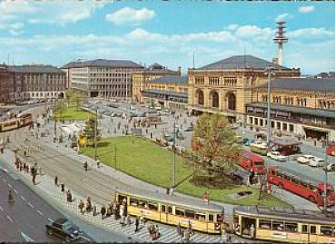 Hannover Hauptbahnhof mit Straßenbahn und Autobus