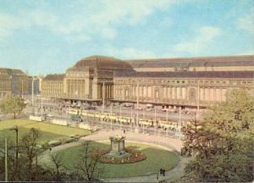 Leipzig Hauptbahnhof mit Straßenbahn