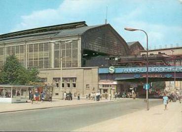 Berlin Bahnhof Friedrichstraße mit Dampflok