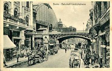 AK Bahnhof Berlin Friedrichstraße, Omnibus, Kutschen 1913