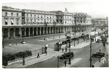 AK Paris Et Ses La Gare Est