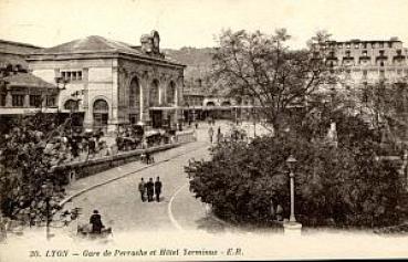 AK Lyon Gare de Perrache et Hotel Terminus Bahnhof