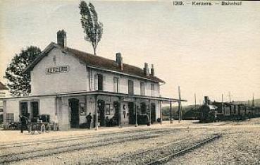 AK Kerzers Bahnhof mit Zug