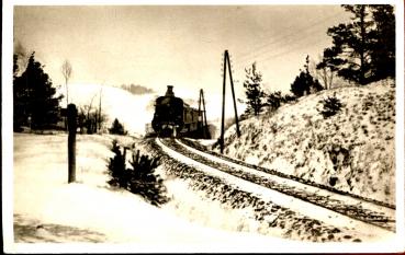 Dampfzug in Winterlandschaft, Tschechien