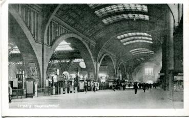 Leipzig Hauptbahnhof Bahnsteighalle mit Bahnsteigen