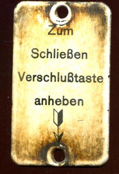 Emailleschild von Donnerbüchse Bühnengitter Zum Schöließen Verschlußtaste anheben