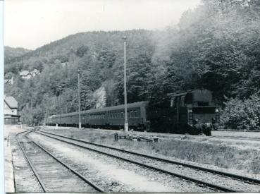 Baureihe 95 mit Personenzug in Rauenstein