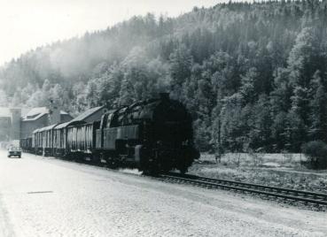 95 0045 mit Güterzug