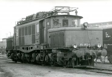 254 052-4