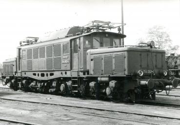 254 052-4