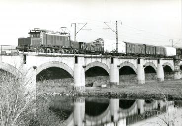 254 auf Viadukt