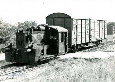 100 865-5 mit Güterwagen