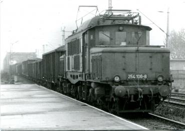 254 106-8 in Roßlau 1984