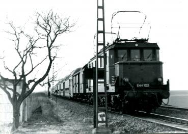 E 44 105 mit Doppelstockzug