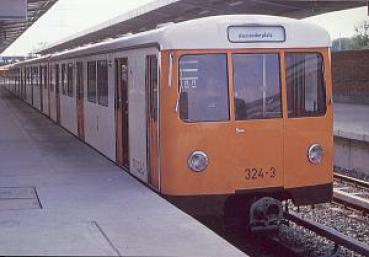 U-Bahn Berlin 110 324-3