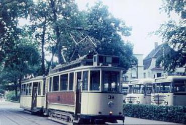 Straßenbahn Freiburg TW 38 und Autobusse